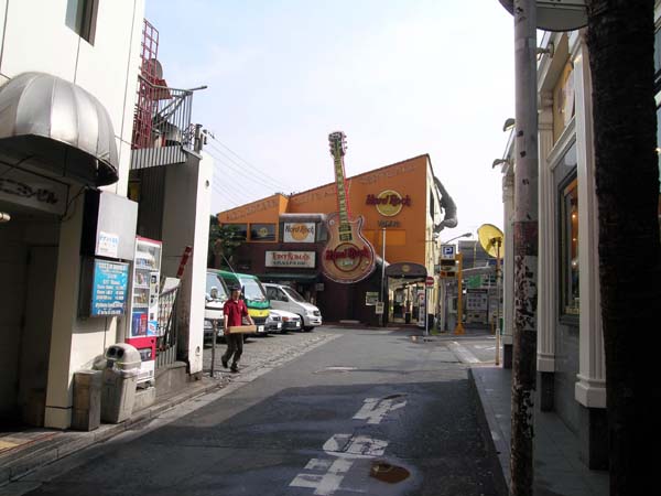 duck down the alleyway
